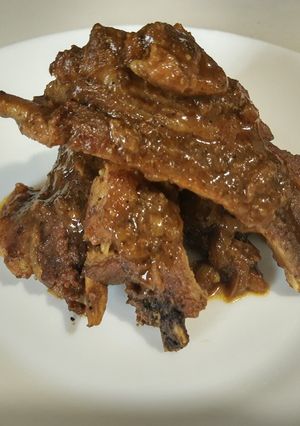 Una foto de Costillas en salsa