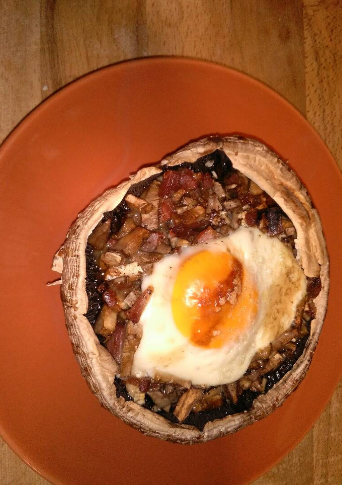 Una foto de Champiñón relleno con huevo