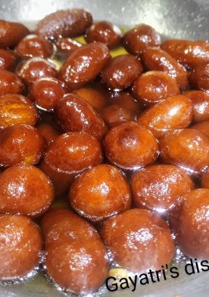गुलाब जामुन(gulab jamun recipe in Hindi) रेसिपी मुख्य फोटो