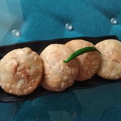 A picture of Khasta khachori.