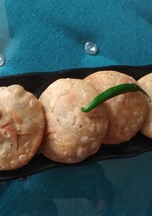 A picture of Khasta khachori.