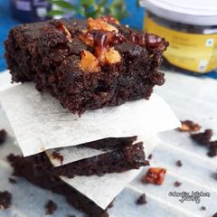 A picture of Sugarfree eggless Ragi chocolate walnut cake.