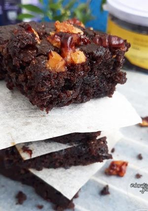 A picture of Sugarfree eggless Ragi chocolate walnut cake.