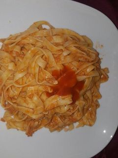 Una foto de Tallarines con atún