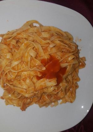 Una foto de Tallarines con atún