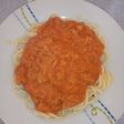 Tallarines rojos con atún