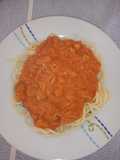 Tallarines rojos con atún