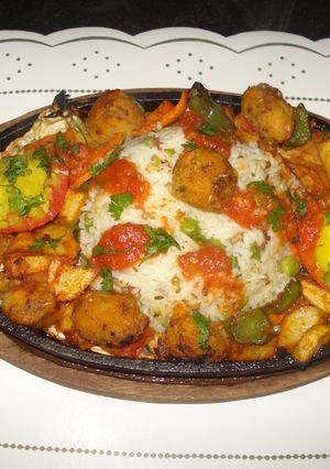 A picture of Rice sizzler with tomato coulis.