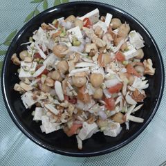 A picture of Sprouts Chana salad.