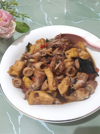 Cara Gampang Menyiapkan Tumis cumi asin dan tahu saus tiram Yang Enak Sekali