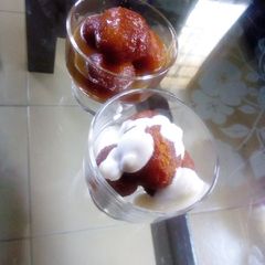 A picture of Gulab jamon.