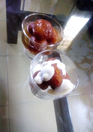 A picture of Gulab jamon.