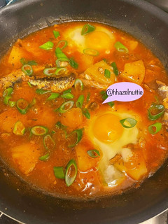 A picture of Canned Fish with Pineapple and Eggs.
