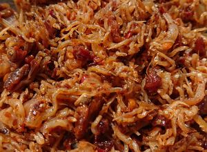 Hình của món Cá cơm mờm rim sa tế tôm.