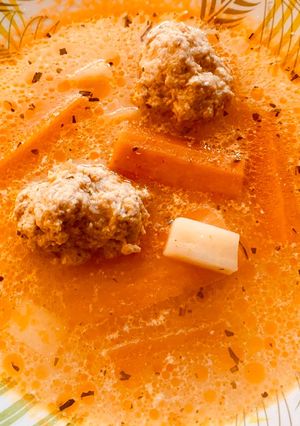 Tárkonyos húsgombóc leves recept fotója