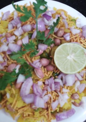 पोहा (Poha recipe in Hindi) रेसिपी मुख्य फोटो