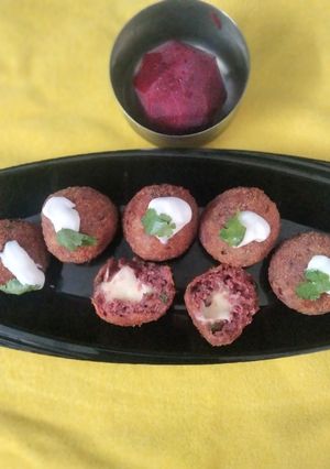 A picture of Beetroot Cheesy Poppers.