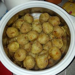 A picture of Yam balls.