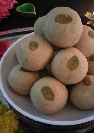 A picture of KANIK LADOO (SAAKHARECHE LAADOO/WHOLE WHEAT FLOUR LAADOO).