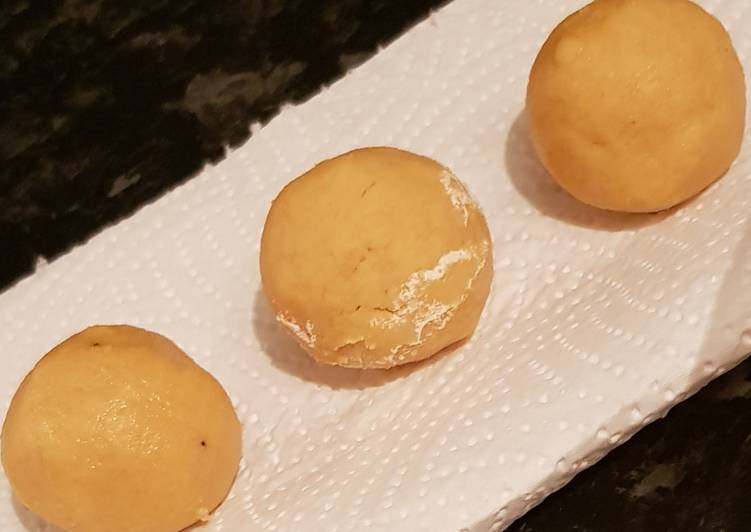 Step-by-Step Guide to Prepare Homemade Besan Ladoo
