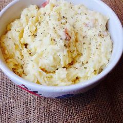 A picture of Garlic Herb Mashed Potatoes.