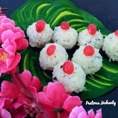 A picture of Coconut Ladoo.