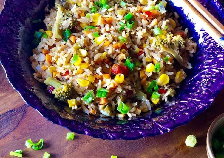 Brown fried rice