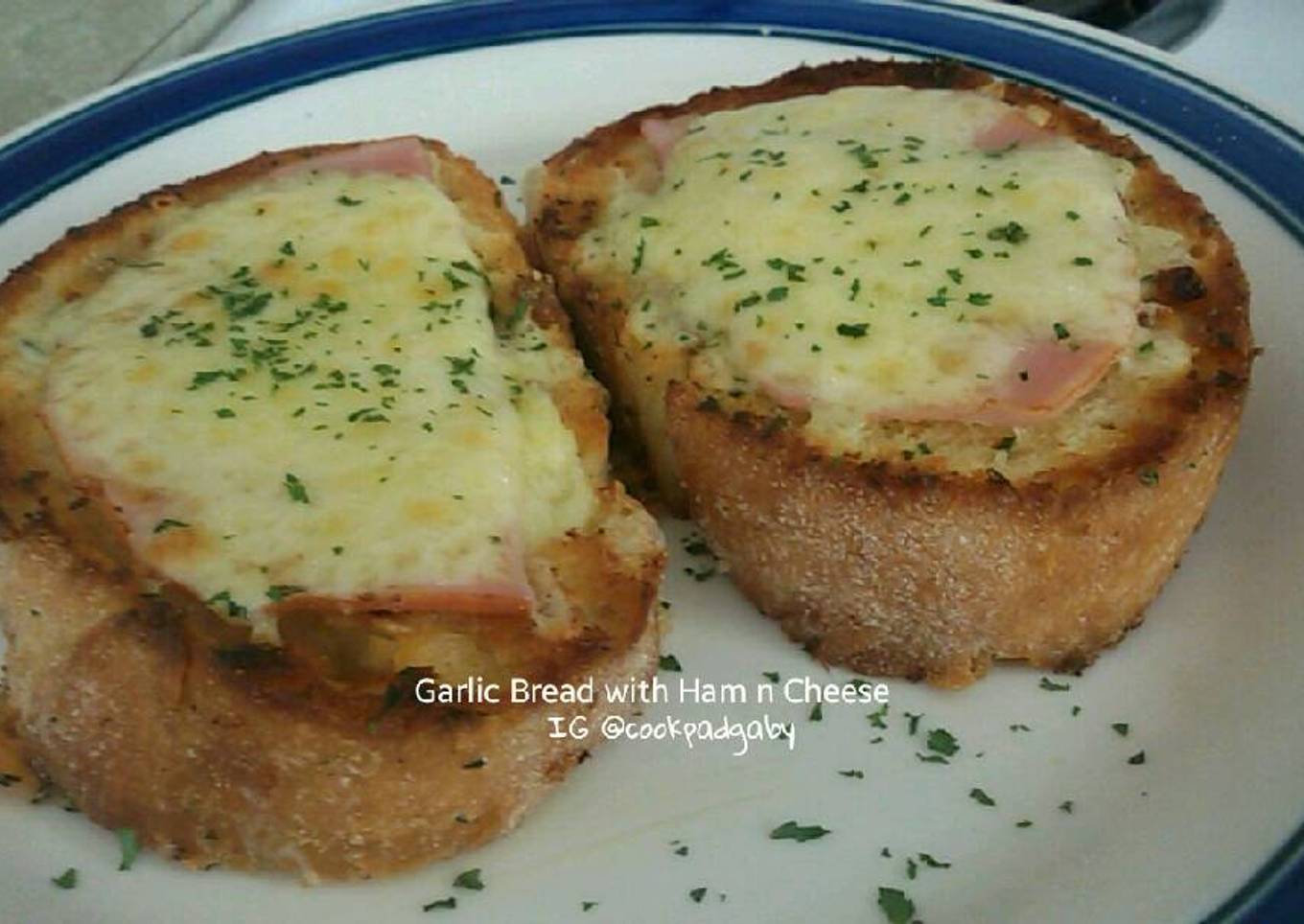 Garlic Bread with Ham n Cheese