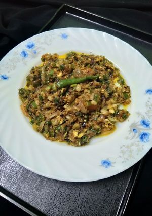 পেয়াজ কলি ডিম আলু দিয়ে ভাজি রেসিপির প্রধান ছবি