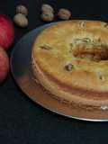 Ciambellone goloso con mele e noci