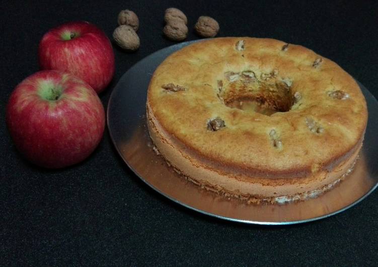 Recipe of Favorite Ciambellone goloso con mele e noci