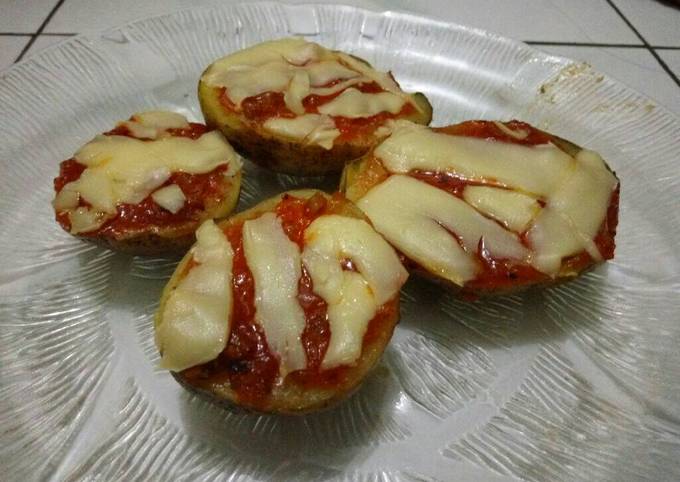 Resep Kentang panggang (pizza wannabe) yang Bisa Manjain Lidah