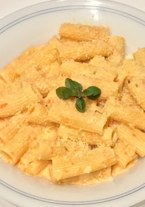 Una foto de Pasta con Salsa roja cremosa