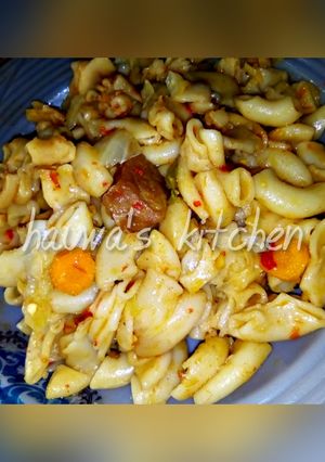 A picture of Macaroni with veggies.