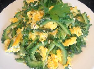 Hình của món Mướp đắng xào trứng.