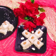 A picture of Coconut burfi (nariyal burfi)😋.