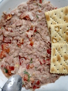 Una foto de Dip de atún picante