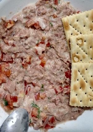 Una foto de Dip de atún picante