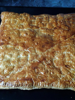 Una foto de Empanada de atún con hojaldre