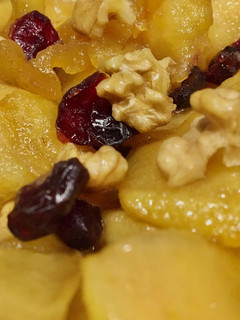 Una foto de Manzanas caramelizadas con arándanos y nueces
