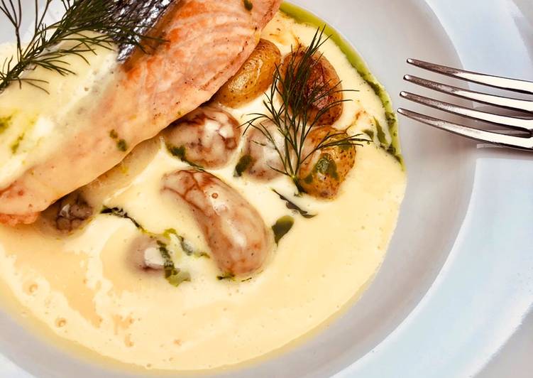 Recipe of Appetizing Pan seared wild Salmon with roasted potato and béarnaise sauce