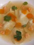 Raviolis de saumon, infusion gingembre citronelle coriandre