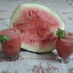 A picture of Watermelon sharbat.