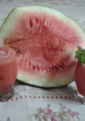 A picture of Watermelon sharbat.