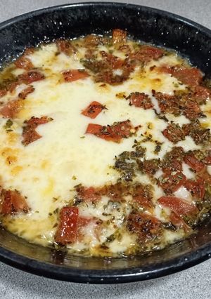 Una foto de Provolone con tomate al horno