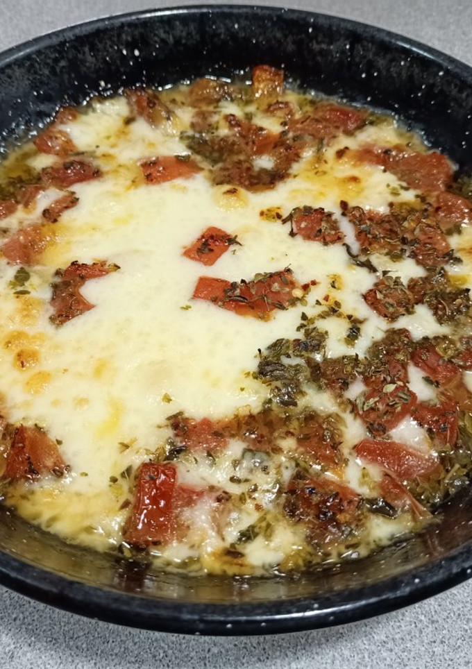 Una foto de Provolone con tomate al horno