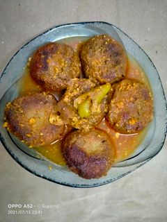 নিরামিষ কাঁচকলার কোফতা কারি (Niramish kanchakolar kofta curry recipe in Bengali) রেসিপির প্রধান ছবি