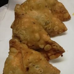 A picture of Sooper aloo k samosy.