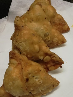 A picture of Sooper aloo k samosy.