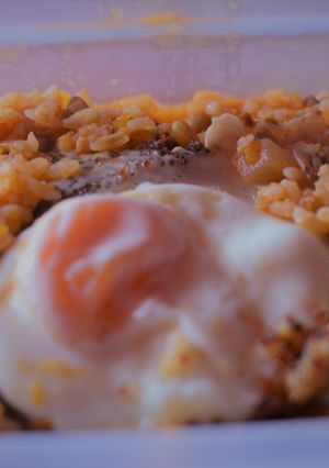 Una foto de Arroz integral con verduras y pollo